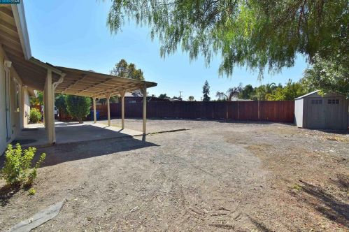 1061 Oak Grove Rd, Concord CA  94518-3129 exterior