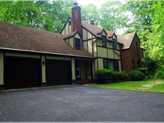 4 Galloping Hill Rd, Holmdel Village, NJ 07733-1819