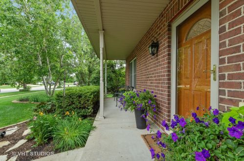 881 Spinnaker Dr, Mokena, IL 60451-9224