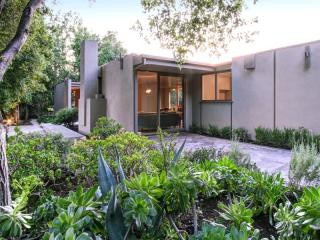 1280 Glen Oaks Blvd, Pasadena, CA 91105-1153