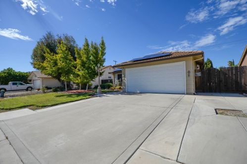1358 Quail St, Los Banos, CA 93635-3032