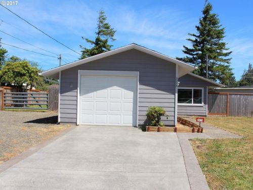 2275 17 St, Florence OR  97439-9436 exterior