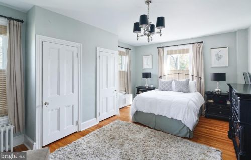 220 Washington Ave, Tavistock NJ 08033-3323 exterior