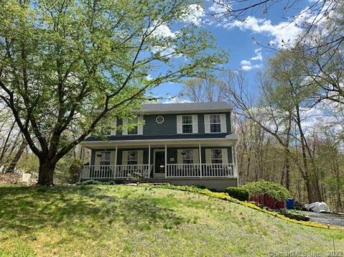 9 Meghan Ln, Huntington, CT 06484-1695