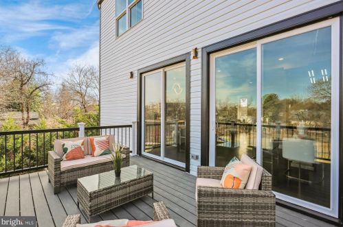 6615 Gude Ave, Silver Spring MD 20912-4827 exterior