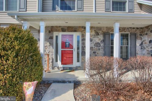 70 Pne Crk Dr, Carlisle PA  17013-9675 exterior