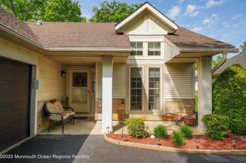 6 Llewellyn Ct, Jackson Twp, NJ 08527-3917