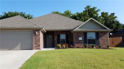 2048 Spring Creek Ave, Springdale, AR 72764-7886