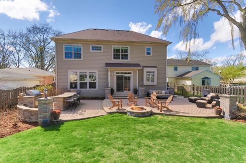 345 Maple St, Palatine, IL 60067-6845