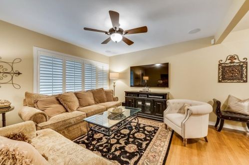 7336 Fenton Dr, Dallas, TX 75231-7322