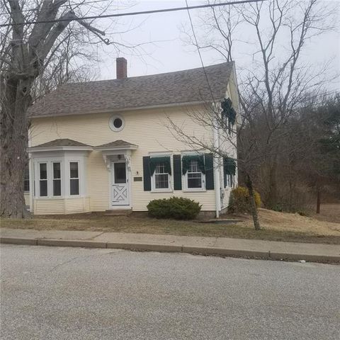 10 Wood St, Coventry, RI 02816-5823