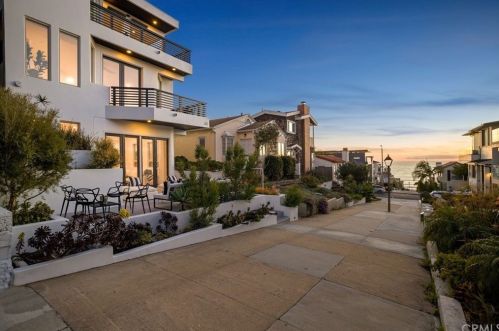 312 20th St, Manhattan Beach, CA 90266-4533
