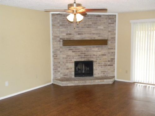 5436 Dunson Dr, Fort Worth TX  76148-4012 exterior