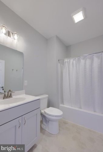 412 Constitution Dr, Ephrata PA  17522 exterior
