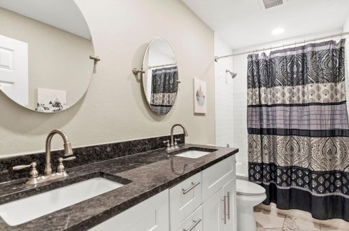 6609 Cruz St, Austin TX  78741-3519 exterior