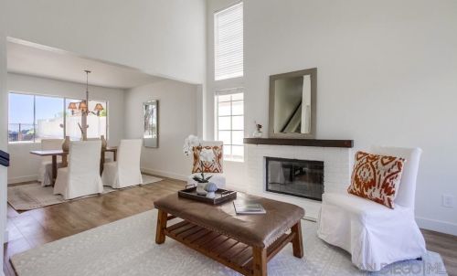 1376 Darwin Dr, Oceanside CA  92056-6618 exterior