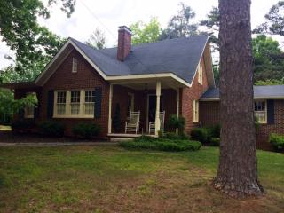 339 Grand Ave, Cornelia, GA 30531-3709