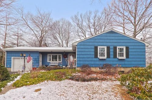 284 Welchs Point Rd, Milford, CT 06460-7318