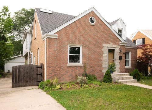 7076 Mcalpin Ave, Chicago, IL 60646-1233
