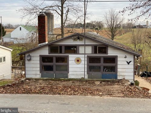 292 Turtle Hill Rd, Ephrata PA  17522-8702 exterior