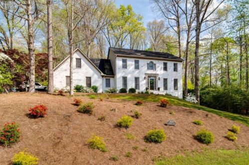 3830 Windhurst Dr, Lilburn, GA 30047-2492