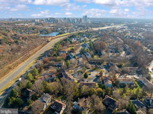 1611 Purple Sage Dr, Herndon, VA 20194-5602
