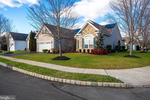 4 Harrington Dr, Columbus, NJ 08022-2369