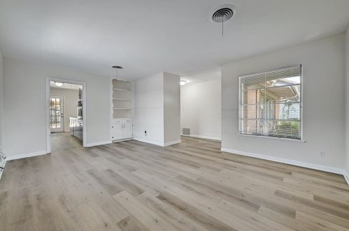 5505 Delwood Dr, Austin TX  78723-2604 exterior