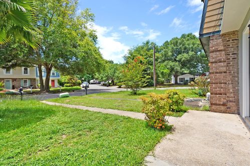 1074 Shadow Dr, Mount Pleasant, SC 29464-3726