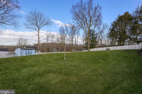 15 Rosewood Dr, Lancaster PA  17603-9329 exterior