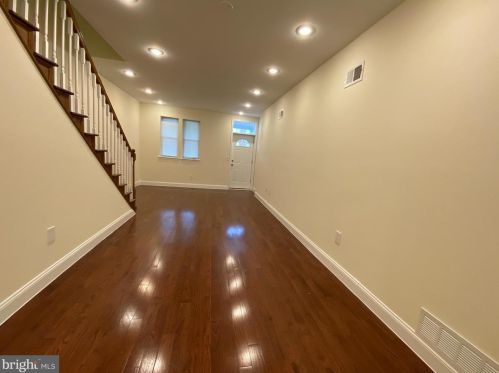 1827 24th St, Philadelphia, PA 19145-1835