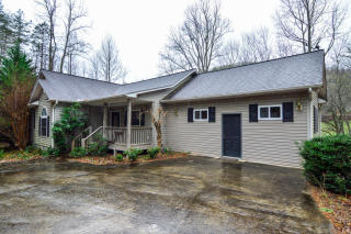 796 Fox Rd, Hiawassee, GA 30546-2716