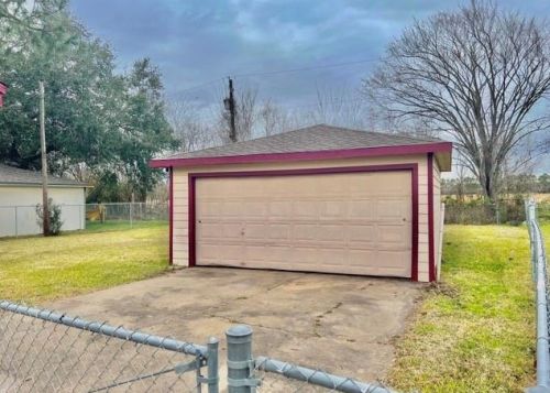 229 Bastrop St, Angleton TX  77515-4105 exterior