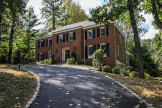 2 Robin Ct, Morristown, NJ 07960-7017