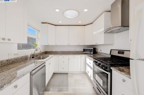 1416 Sunshine Dr, Concord CA  94520-4069 exterior