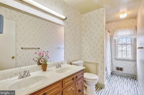 14120 Rippling Brk Dr, Silver Spring MD 20906-2302 exterior