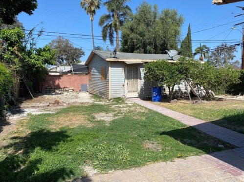 1402 Maple St, Santa Ana, CA 92707-1811