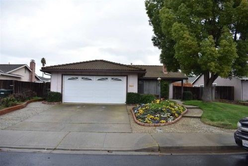 666 Debra St, Livermore, CA 94550-2319