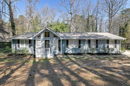 1056 Oak Rd, Lilburn, GA 30047-1865