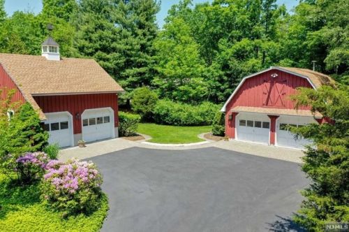 29 Glen Carl Rd, Upper Saddle River, NJ 07458-1405