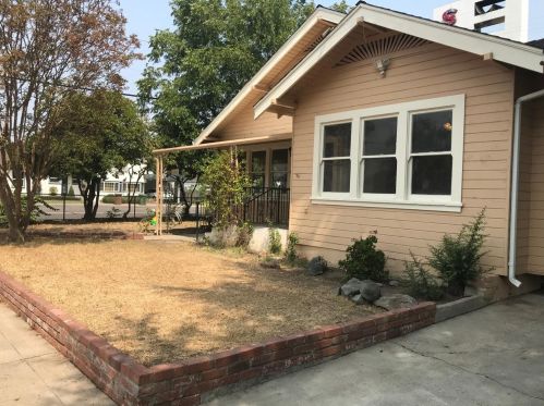 300 Sunset Dr, Lodi, CA 95240-3806