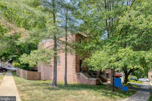 7218 Gentian Ct, Springfield VA  22152-3847 exterior