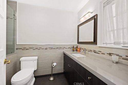 1468 Hillside Dr, Glendale CA  91208-2417 exterior