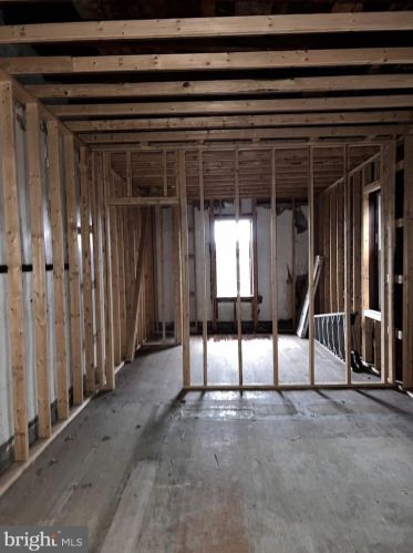 4127 Broad St, Philadelphia, PA 19140-3027