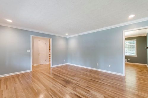 6769 Lockridge Dr, Atlanta GA  30360-1555 exterior
