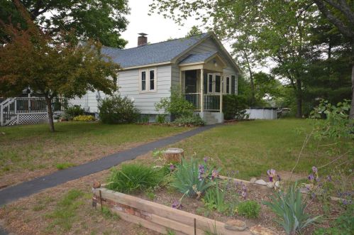 8 Haig St, Concord, NH 03301-2629