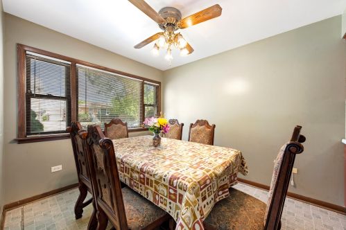 394 Yates Ave, Calumet City, IL 60409-2317