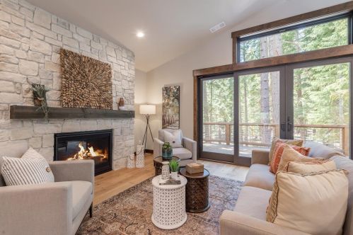 13671 Pathway Ave, Truckee CA  96161-6225 exterior