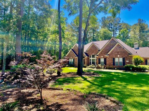 8772 Skyline Ln, Conroe, TX 77302-3459