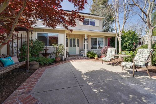132 Hawthorn Ct, Vacaville, CA 95688-2012